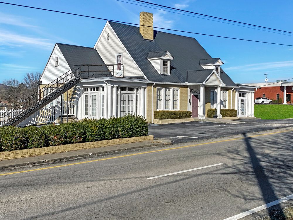 420 W Main St, Livingston, TN 38570